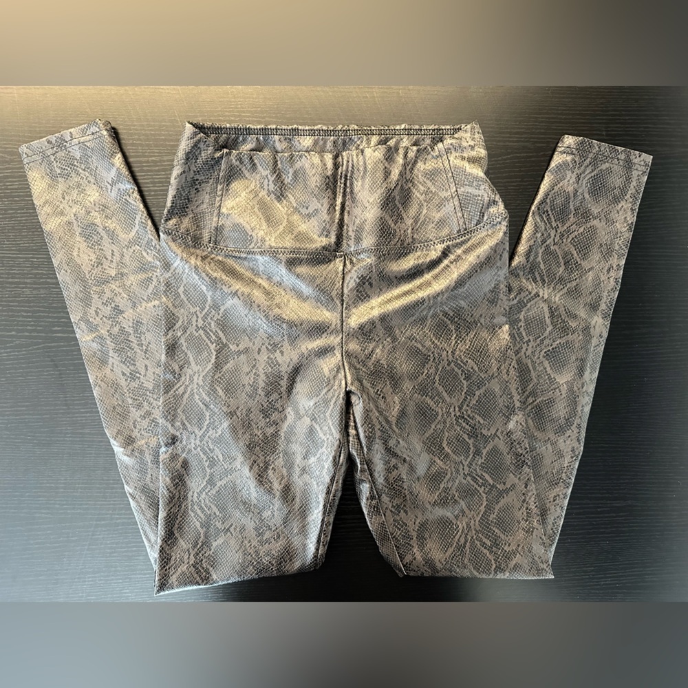 7 For All Mankind Black Snakeskin Leggings - New - Picture 3 of 4